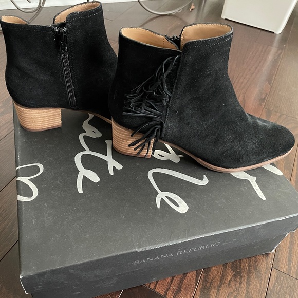 Banana Republic Black Suede Fringe Ankle Heel boot - Picture 4 of 5